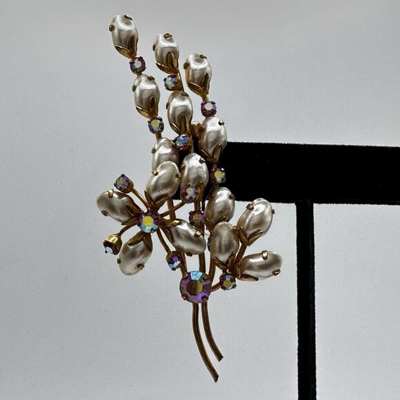 Vintage Brooch Baroque Faux Pearl and Rhinestone Willow Flower Design 1940 - Picture 3 of 10